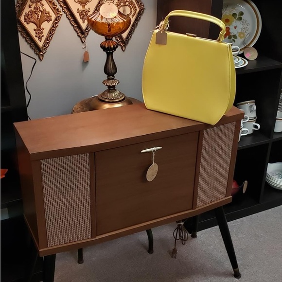 Meet your Posher, Sherry - Picture 4 of 9